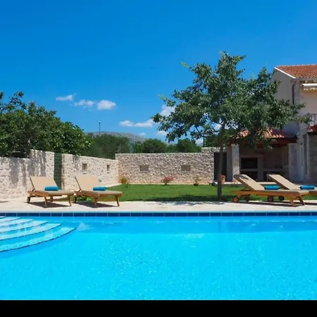 Antonija - Four-bedroom With Terrace And Private Pool Apartment *